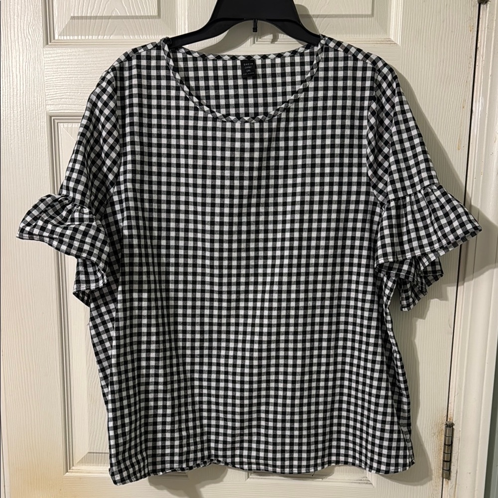 SHEIN Black and White Flutter Sleeve Blouse